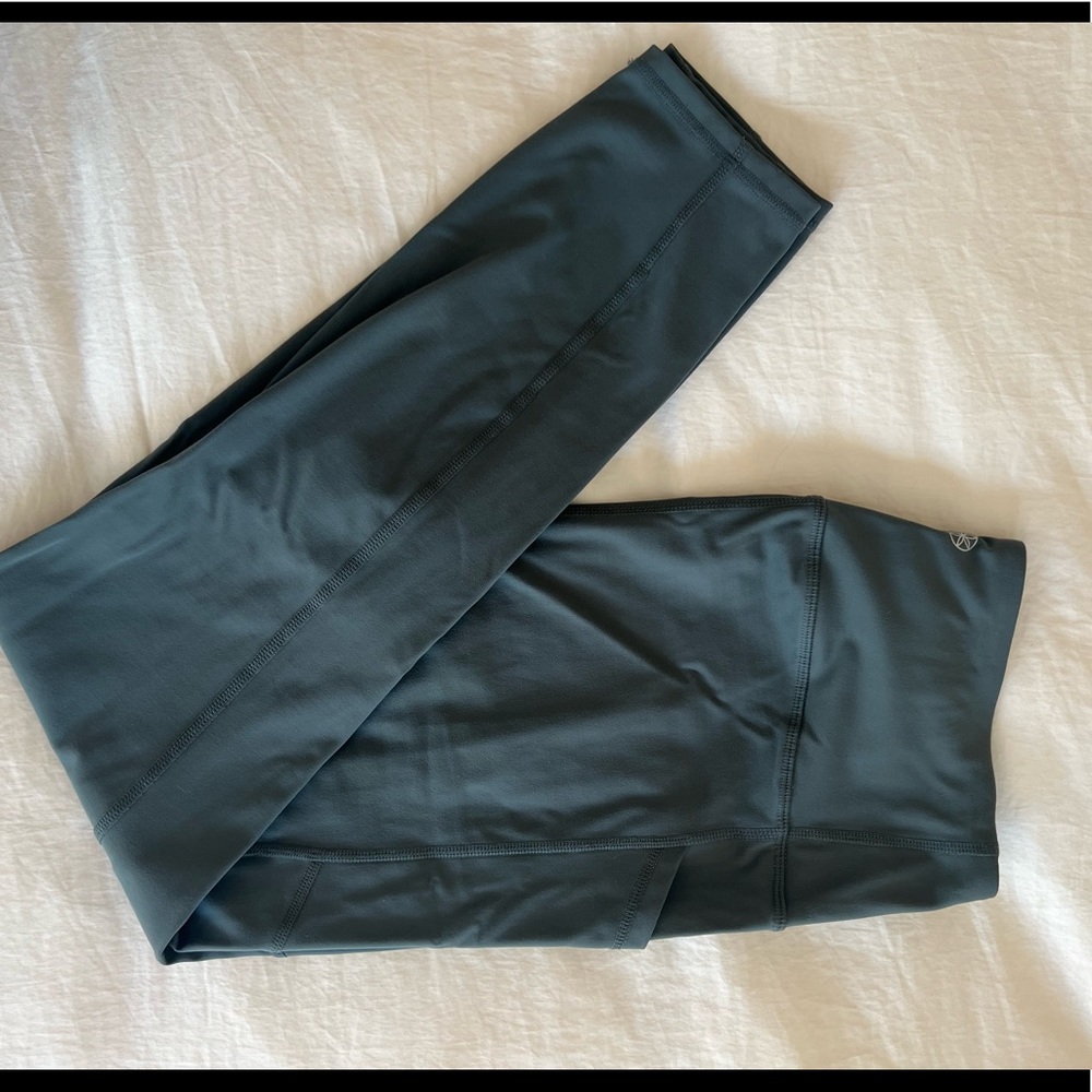Gaiam Urban Chic Om 26” High-Rise Pocket 7/8 Leggings, size L